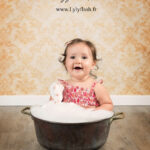 séance photo dans le bain pour ce beau bébé de 1 an