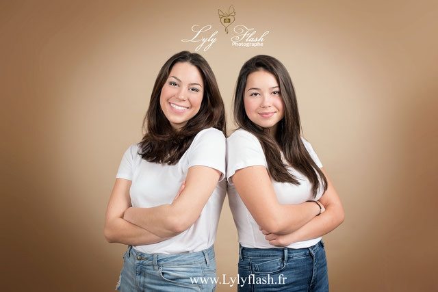 photo de deux sœurs 18 ans et 20 ans en studio