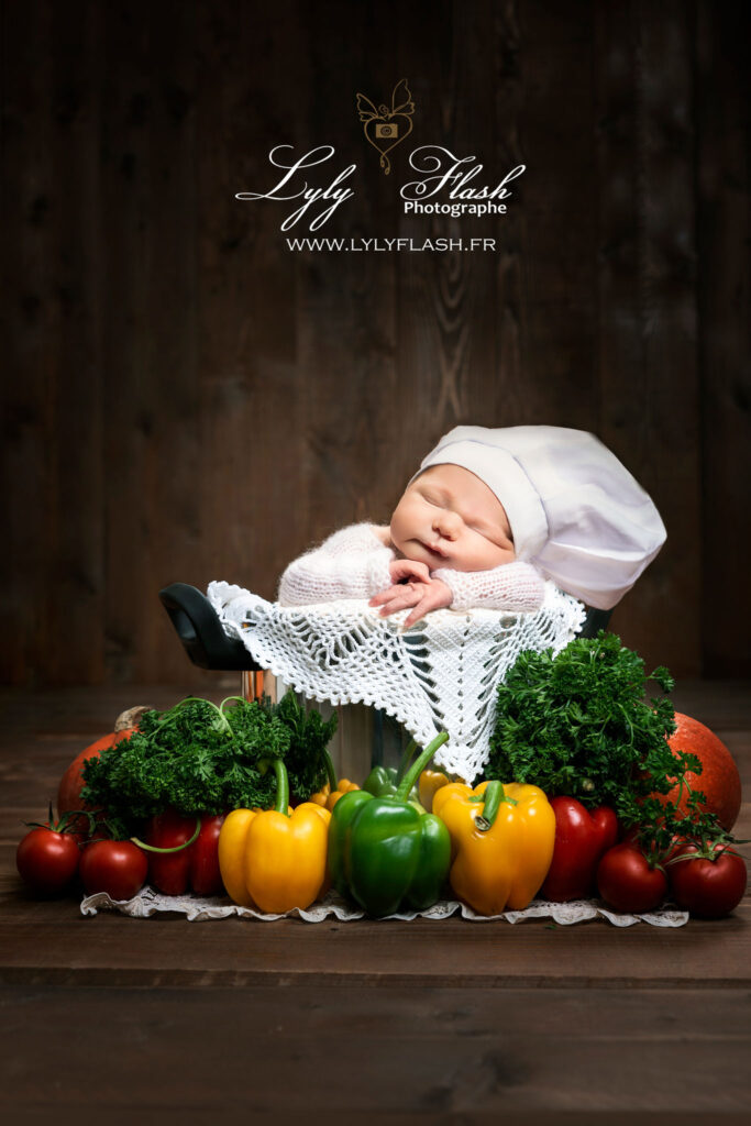 photo de bébé a la naissance comme petit chef cuisto par la photographe d'art de Draguignan