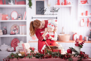 Une magnifique photo de noël en cuisine a Flassans sur Issole par la photographe Lyly Flash