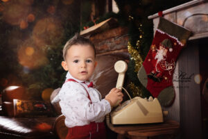 Un enfant de Dignes les Bains est venue au mini séance photo de noël chez la photographe Lyly Flash