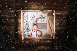 Portrait d enfant de Manosques dans la cabane du père noël chez la photographe lyly flash