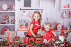 Photo de famille en cuisine pour noël par la photographe de Vallauris