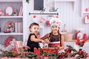 Des enfants de La Garde dans le Var pendant leur shooting photo de noël un moment heureux et plein de rire