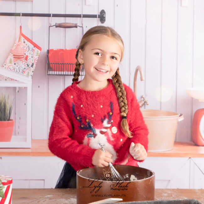 Une petite fille de Fréjus est venue cuisiner dans la cuisine du père noël