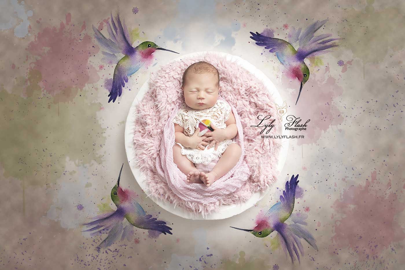 Photo artistique de naissance réalisée en studio par Lyly Flash