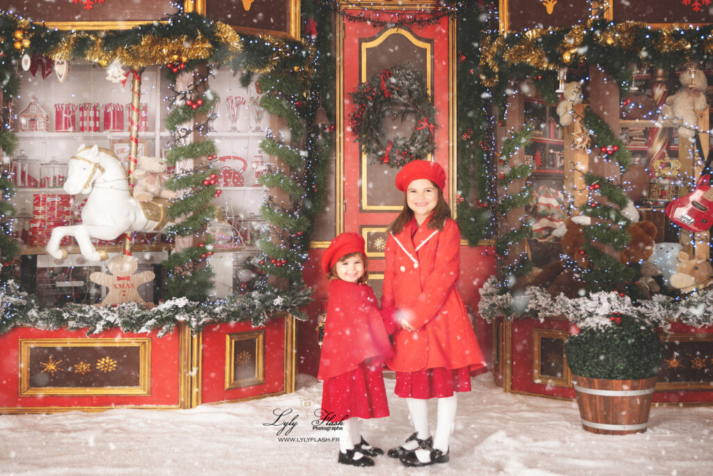 Deux soeurs de noël sont heureuses sous la neige