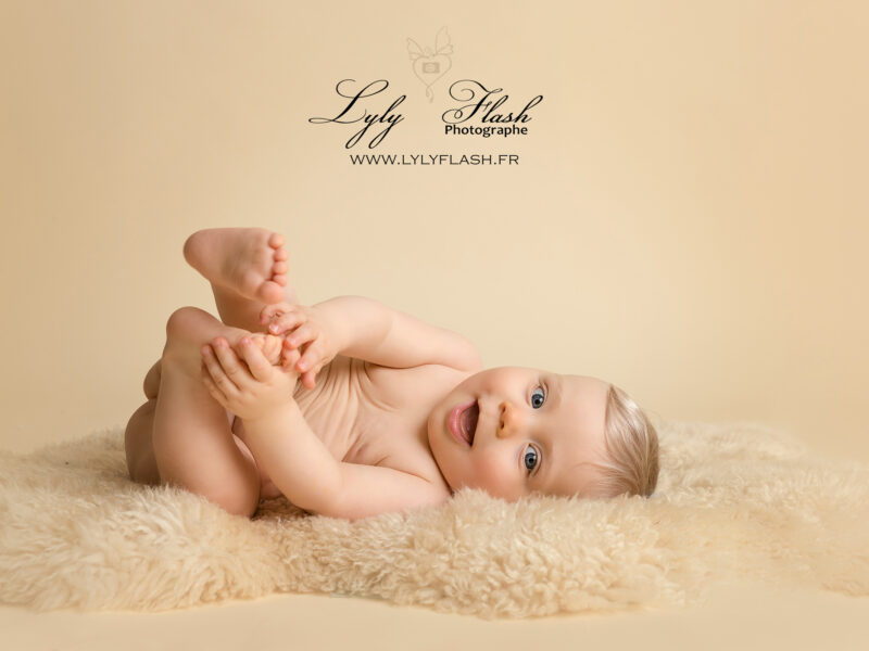 Meilleur studio photo du var pour des bébé heureux sur leurs photos a Cotignac