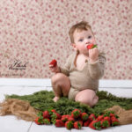 Les bébés dorent les Fraises C'est pourquoi la photographe a mis en valeur cette facette des tous petits en shooting