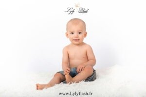 portrait de bébé en studio par la photographe Lyly flash de Méounes-lès-Montrieux