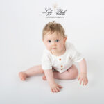 Le shooting bébé minimaliste pour mettre en valeur votre bout de chou c'est ce que vous propose lyly flash dans son studio photo sur Le Val 83143