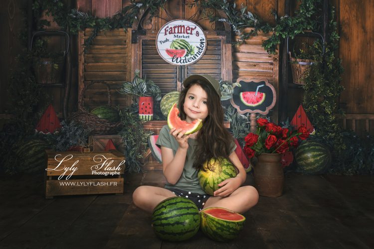 près de Aiguines la photographe a réalisé dans son studio photo une éphémère de l'été sur le thème des watermelon ou pastèque, avec dégustation et jeu autour de ce fruit très apprécier lors des grande chaleur dans le var